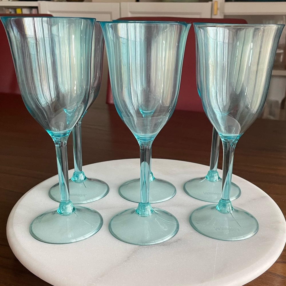 Tupperware Plastic Wine Glasses - Set of 6